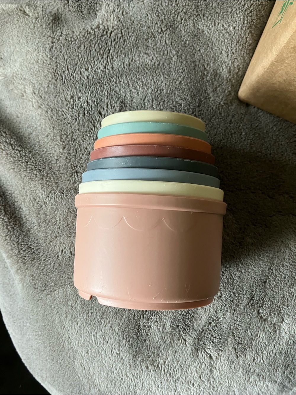 Pet stacking cups